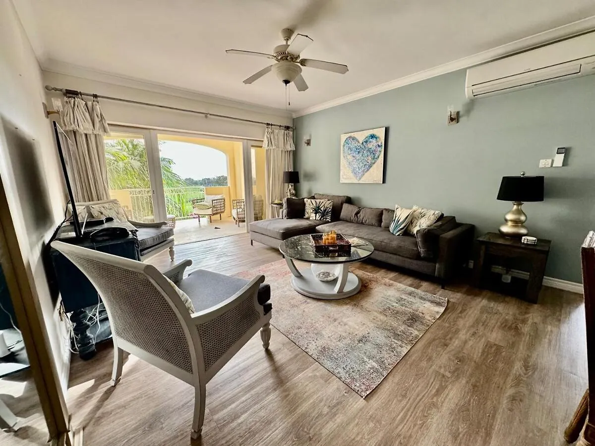 2Bed Modern Condo With Ac, Pool, Rooftop Patio, 5 Min To Beach Christ Church 0*,