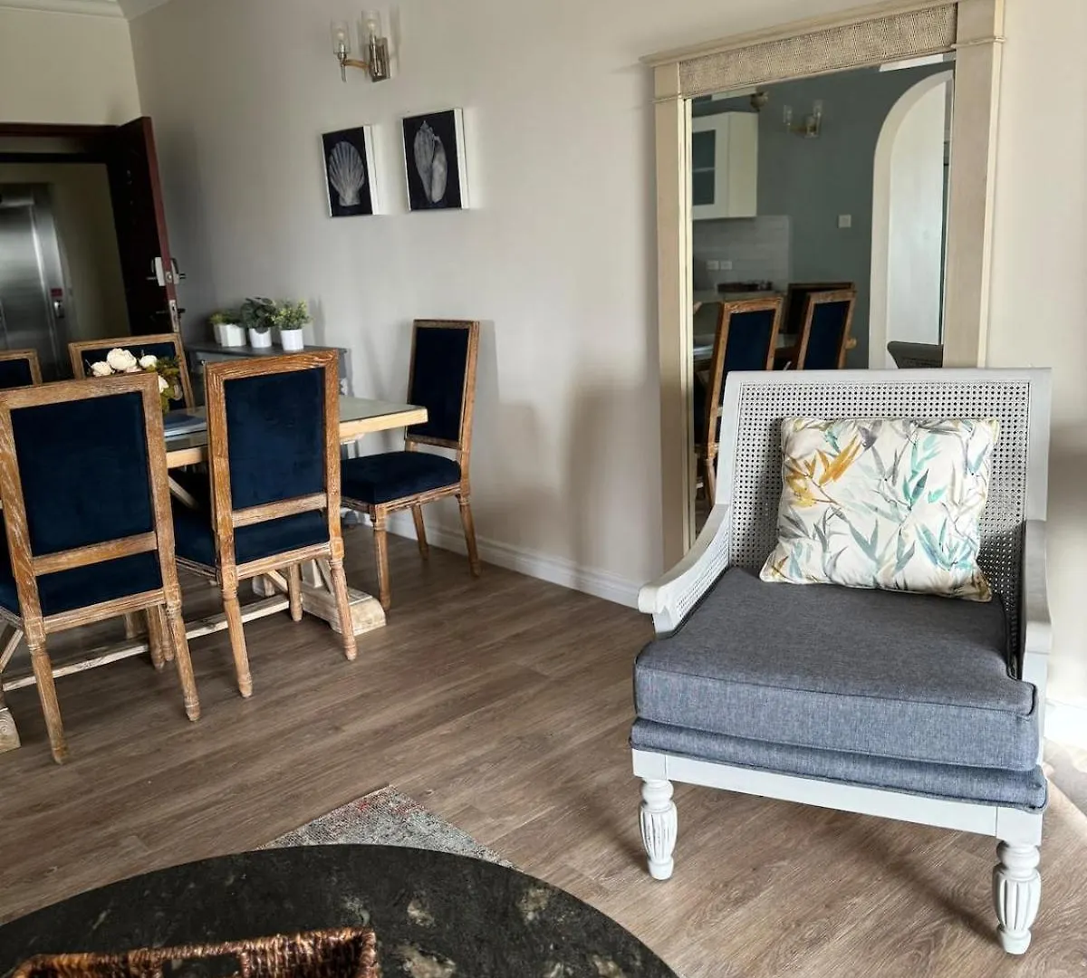 2Bed Modern Condo With Ac, Pool, Rooftop Patio, 5 Min To Beach Christ Church Lägenhet