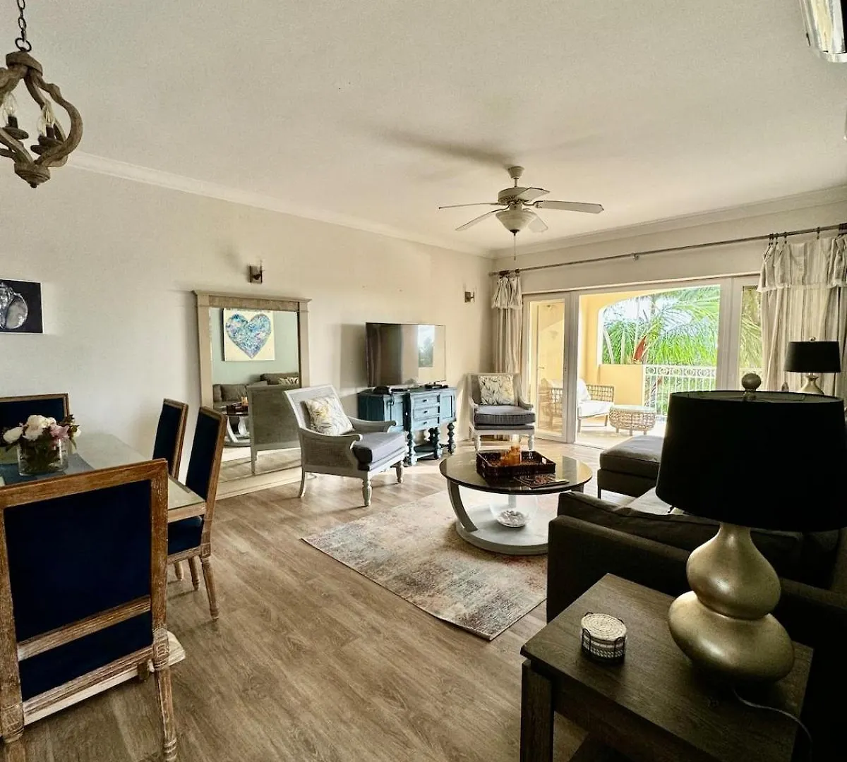 2Bed Modern Condo With Ac, Pool, Rooftop Patio, 5 Min To Beach Christ Church