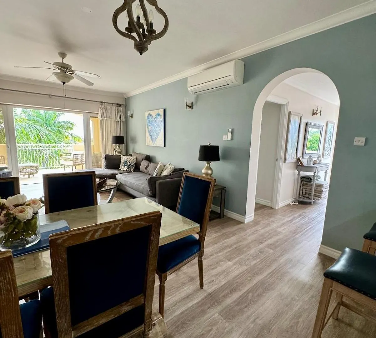 2Bed Modern Condo With Ac, Pool, Rooftop Patio, 5 Min To Beach Christ Church Appartement
