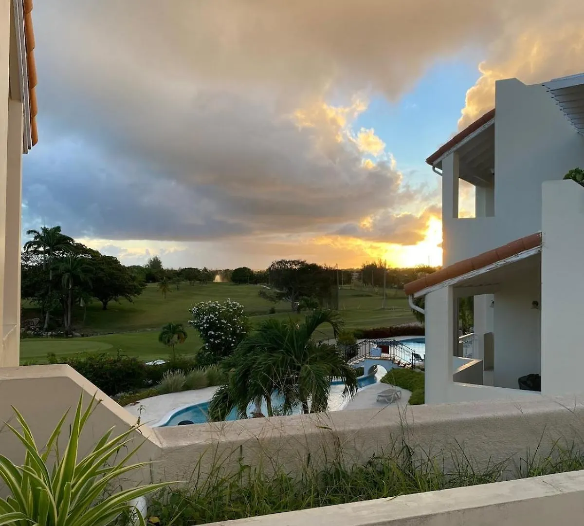 Appartement 2Bed Modern Condo With Ac, Pool, Rooftop Patio, 5 Min To Beach Christ Church
