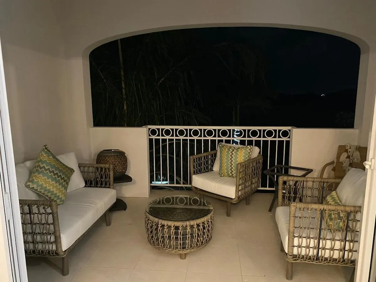 2Bed Modern Condo With Ac, Pool, Rooftop Patio, 5 Min To Beach Christ Church Appartement