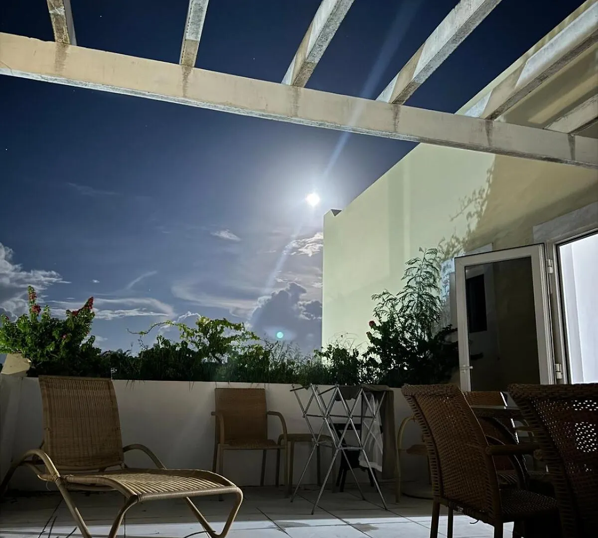 2Bed Modern Condo With Ac, Pool, Rooftop Patio, 5 Min To Beach Christ Church Barbados