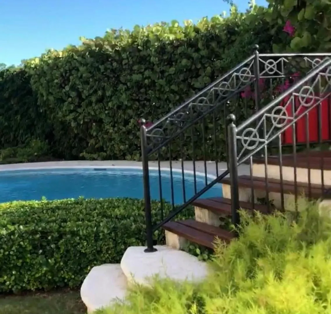 2Bed Modern Condo With Ac, Pool, Rooftop Patio, 5 Min To Beach Christ Church Appartement