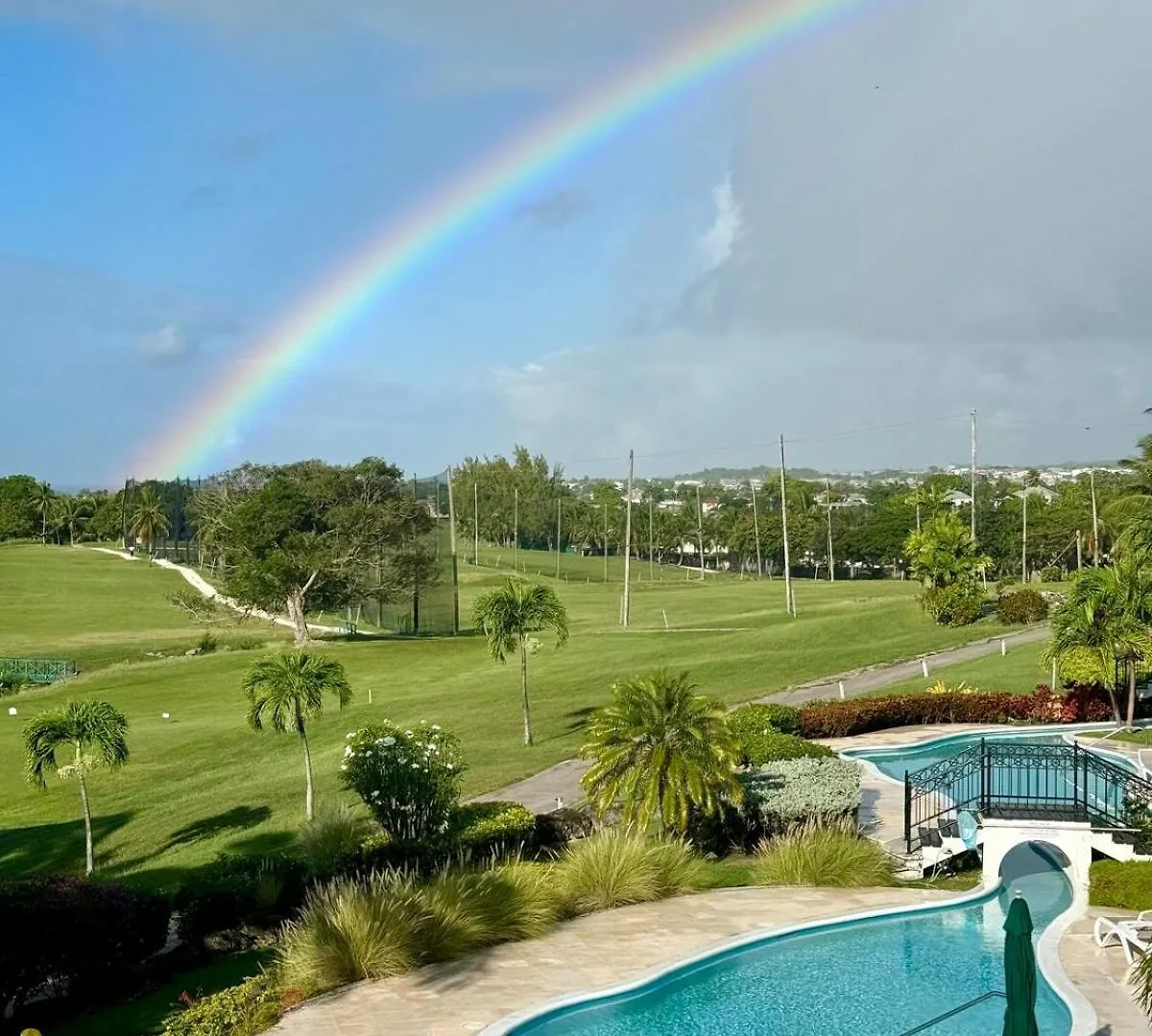 2Bed Modern Condo With Ac, Pool, Rooftop Patio, 5 Min To Beach Christ Church Appartement