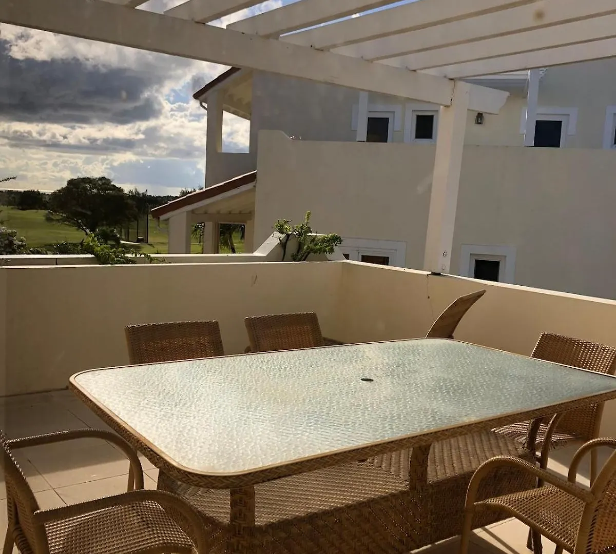 2Bed Modern Condo With Ac, Pool, Rooftop Patio, 5 Min To Beach Christ Church