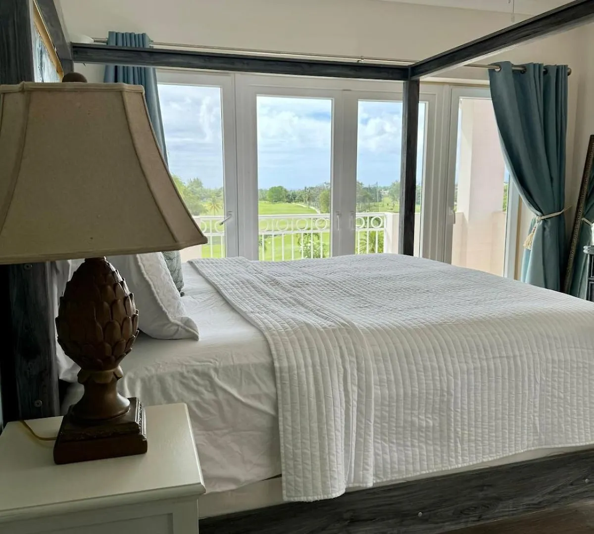 2Bed Modern Condo With Ac, Pool, Rooftop Patio, 5 Min To Beach Christchurch Lejlighed